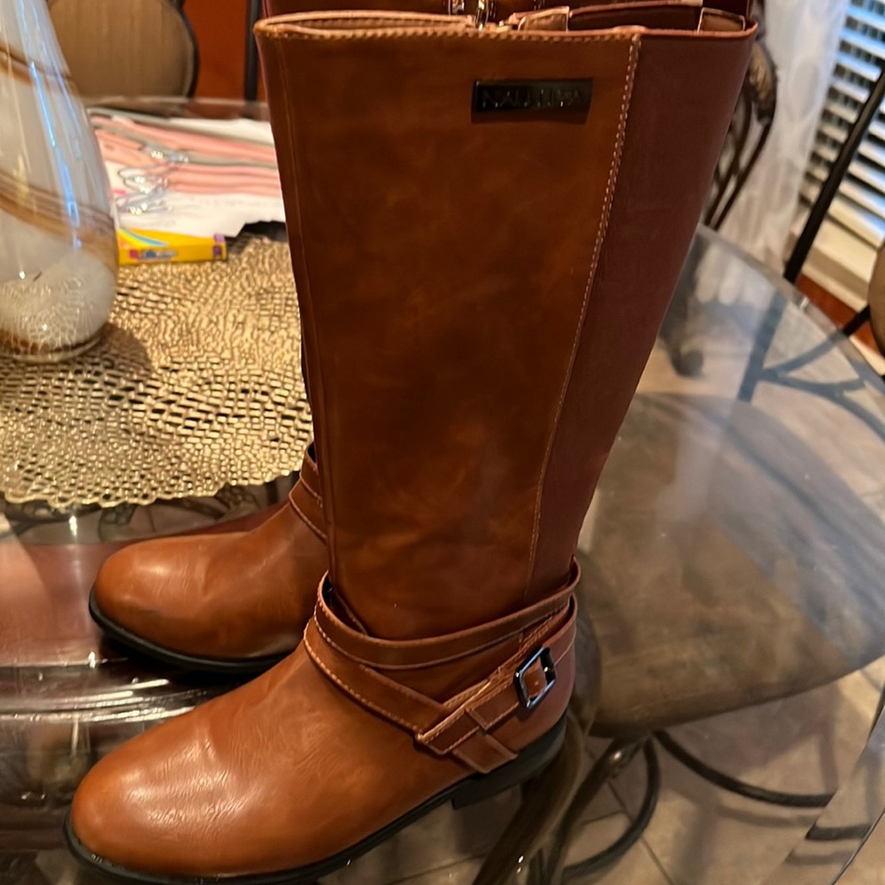 Nautica pair of girls tall boots size 4 in excellent condition